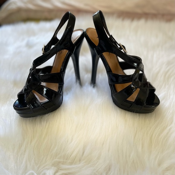 Heels - Picture 3 of 4